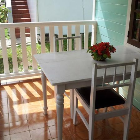 Chez Ophelia Cottage Apartments ロゾー 部屋 写真
