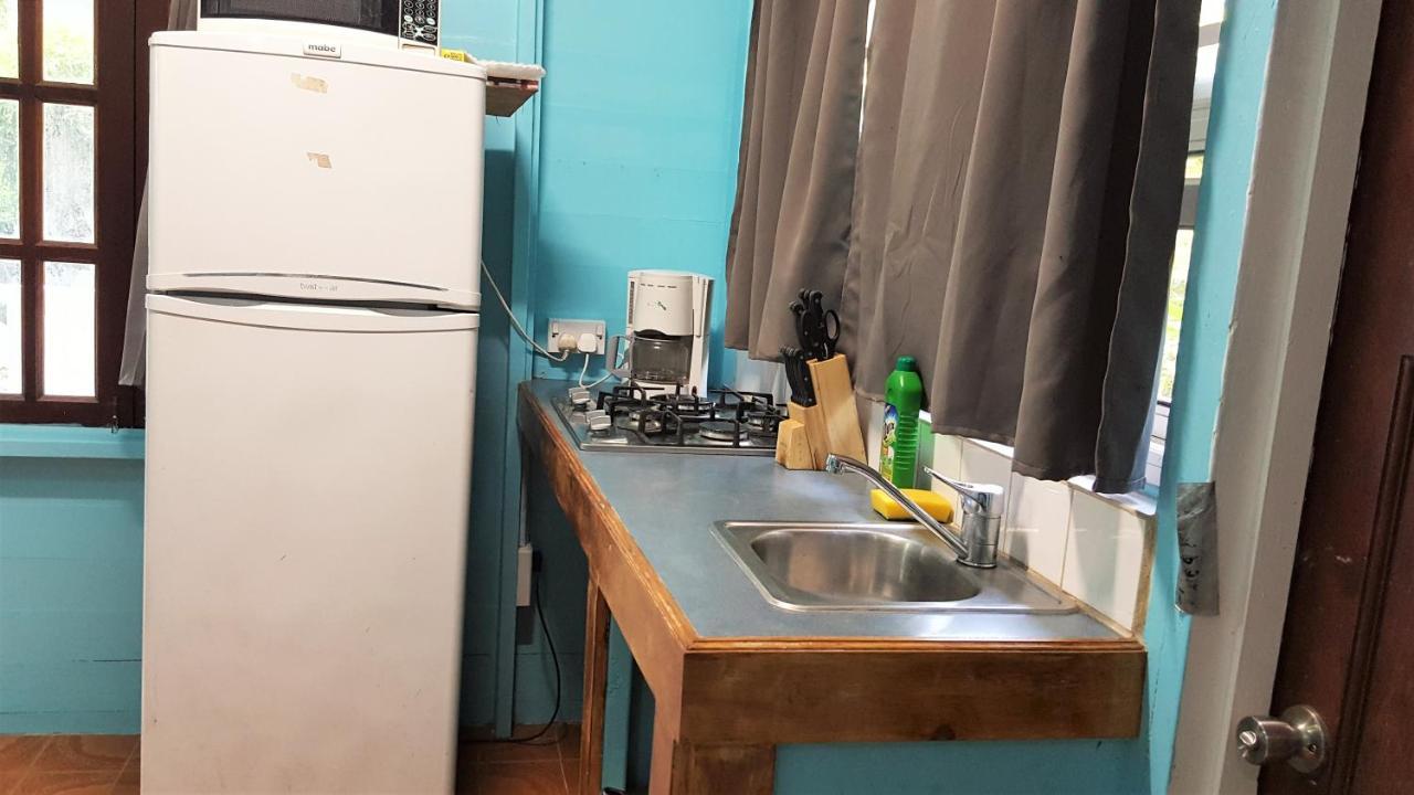 Chez Ophelia Cottage Apartments ロゾー エクステリア 写真